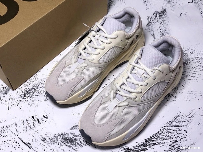 700 Yeezy Boost Adidas EG7596 Analog 0727